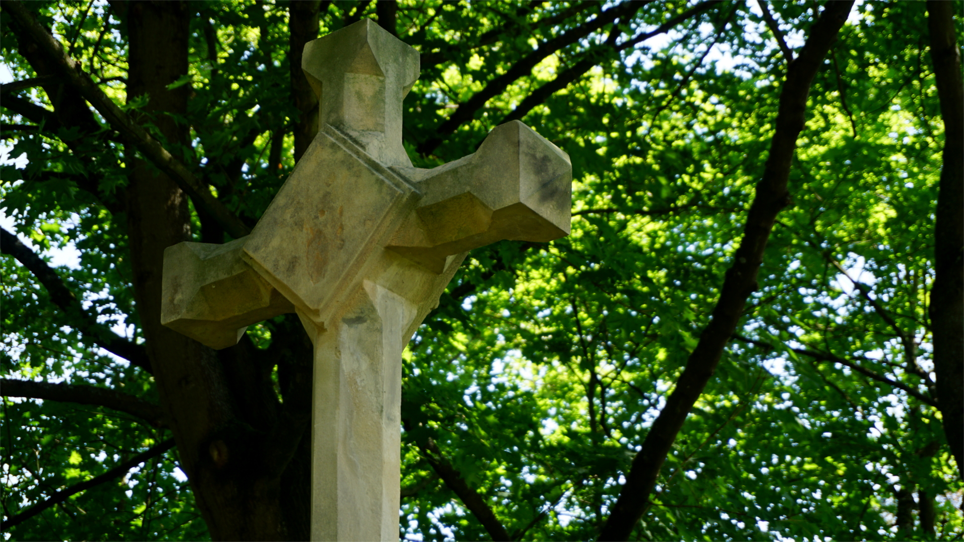 Kreuz auf Altem Kessenicher Friedhof — Tradition
