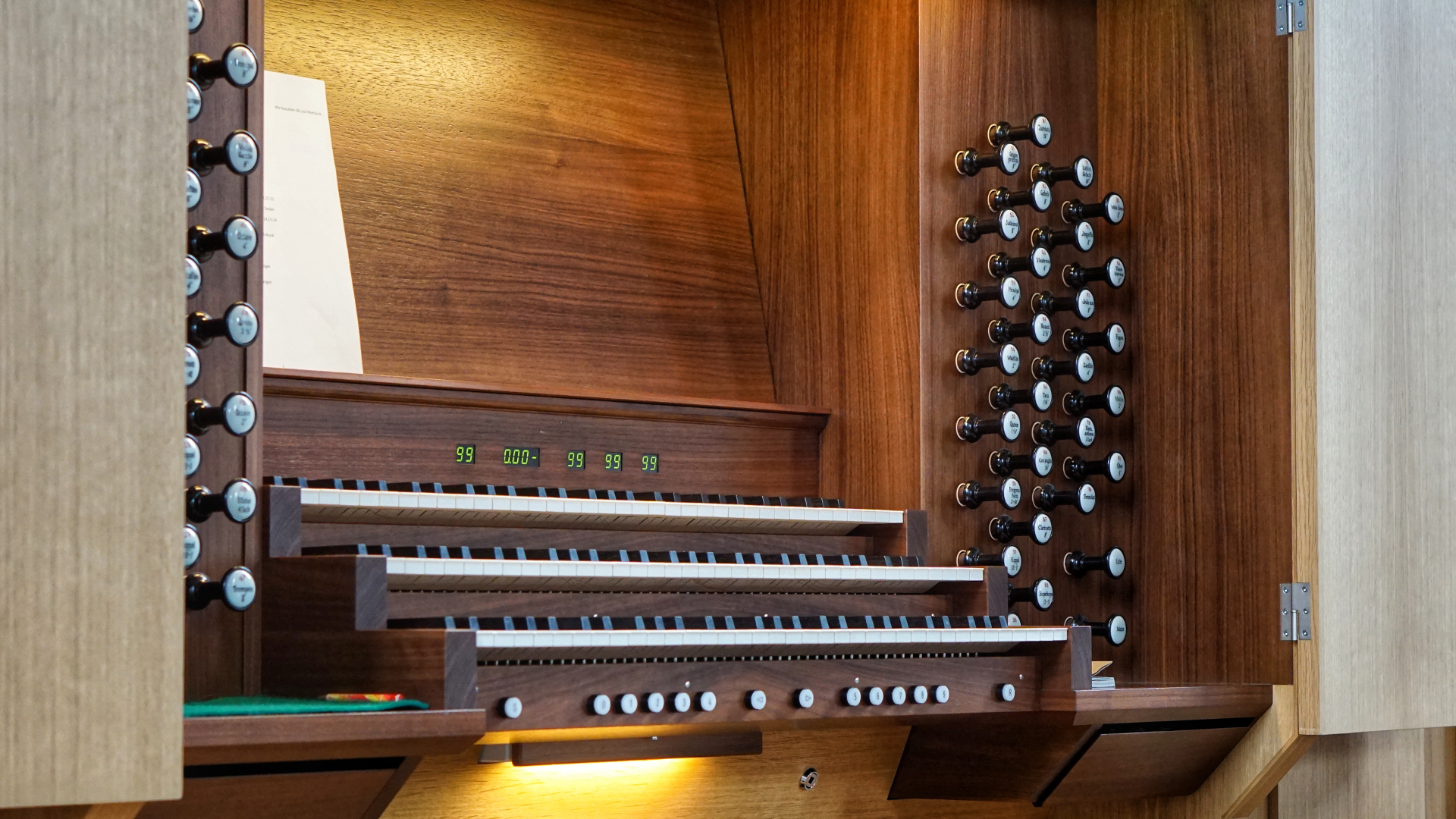 Spieltisch Orgel — #wasvikarinnensomachen — EvLuth Neustädter Marienkirche Bielefeld